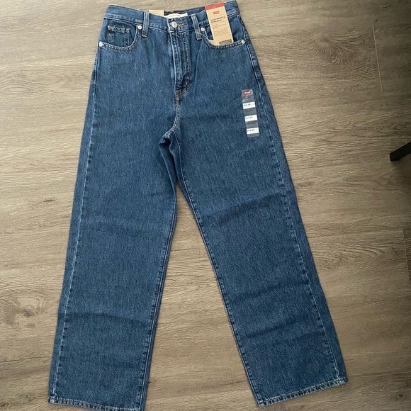 Levi's® Women's High-Rise Straight Jeans - Picture 3 of 8